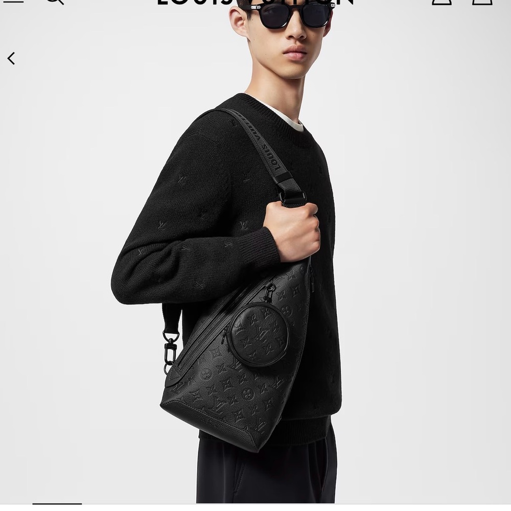 Louis Vuitton Black Belt Bag with Angular Design - Picture 3 of 10